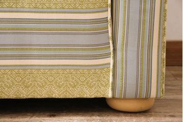 中古　海外輸入品　北欧風のファブリックがお洒落なカウチソファ(ベンチソファ、2人掛け)(R-046021)