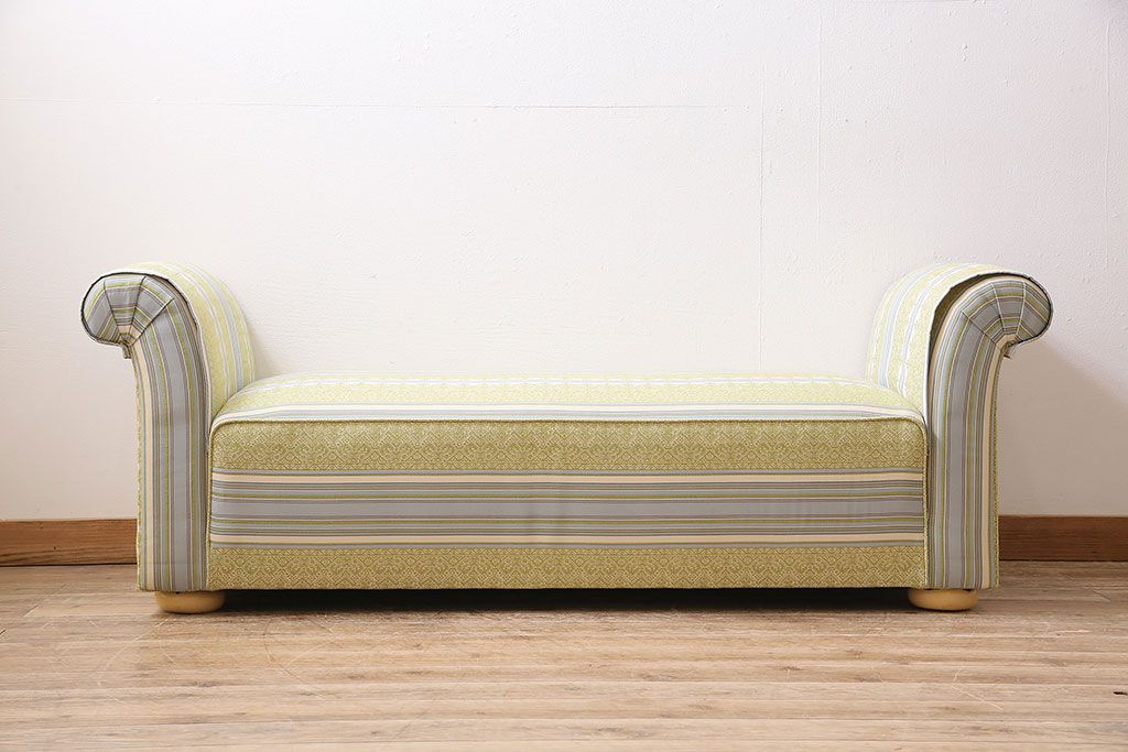 中古　海外輸入品　北欧風のファブリックがお洒落なカウチソファ(ベンチソファ、2人掛け)(R-046021)