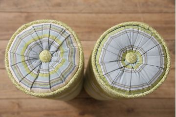 中古　海外輸入品　北欧風のファブリックがお洒落なカウチソファ(ベンチソファ、2人掛け)(R-046021)