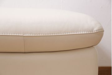 中古　NATUZZI(ナツッジ)　Italsofa(イタルソファ)　本革　イタリアモダン　可愛らしいフォルムのオットマン(スツール、チェア)(R-046025)