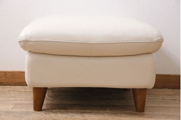 中古　NATUZZI(ナツッジ)　Italsofa(イタルソファ)　本革　イタリアモダン　可愛らしいフォルムのオットマン(スツール、チェア)(R-046025)