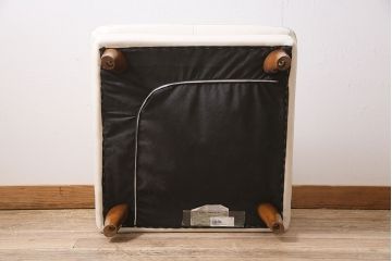 中古　NATUZZI(ナツッジ)　Italsofa(イタルソファ)　本革　イタリアモダン　可愛らしいフォルムのオットマン(スツール、チェア)(R-046025)