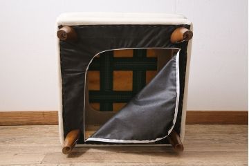 中古　NATUZZI(ナツッジ)　Italsofa(イタルソファ)　本革　イタリアモダン　可愛らしいフォルムのオットマン(スツール、チェア)(R-046025)