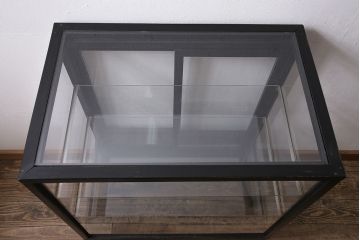 アンティーク家具　ナラ材　小ぶり　シックな黒色のガラスケース(ショーケース、飾り棚、陳列棚、什器)(R-046029)