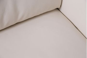 中古　NATUZZI(ナツッジ)　Italsofa(イタルソファ)　本革　ミッドセンチュリーなイタリア製の2人掛けソファ(ラブソファ)(R-046030)