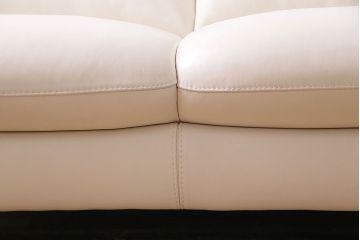 中古　NATUZZI(ナツッジ)　Italsofa(イタルソファ)　本革　ミッドセンチュリーなイタリア製の2人掛けソファ(ラブソファ)(R-046030)