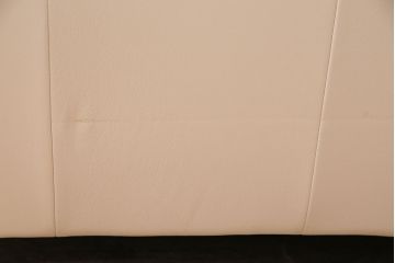 中古　NATUZZI(ナツッジ)　Italsofa(イタルソファ)　本革　ミッドセンチュリーなイタリア製の2人掛けソファ(ラブソファ)(R-046030)