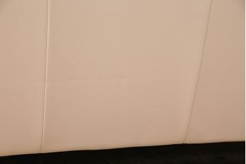 中古　NATUZZI(ナツッジ)　Italsofa(イタルソファ)　本革　ミッドセンチュリーなイタリア製の2人掛けソファ(ラブソファ)(R-046030)