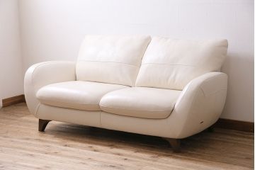 中古　NATUZZI(ナツッジ)　Italsofa(イタルソファ)　本革　ミッドセンチュリーなイタリア製の2人掛けソファ(ラブソファ)(R-046030)