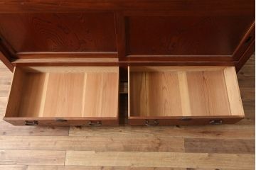 アンティーク家具　大正期　シンプルなつくりの引き出し付き収納箪笥(水屋箪笥、サイドボード、収納棚、戸棚)(R-046038)