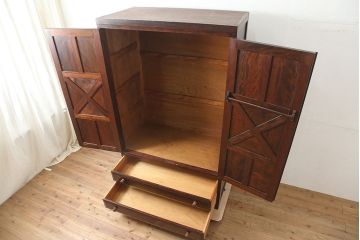中古　松本民芸家具　当店リメイク　落ち着いた雰囲気が魅力的な収納棚(靴箱、下駄箱、キャビネット)(定価約60万円)(R-046046)