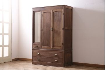 アンティーク家具　昭和初期　ストリップド(剥離)　槐(エンジュ)材　落ち着いた色合いが素敵なワードローブ(洋服タンス)(R-046047)