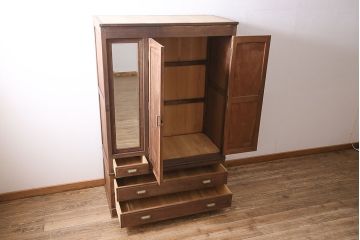 アンティーク家具　昭和初期　ストリップド(剥離)　槐(エンジュ)材　落ち着いた色合いが素敵なワードローブ(洋服タンス)(R-046047)