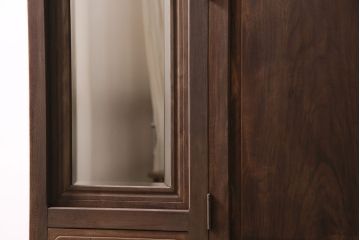 アンティーク家具　昭和初期　ストリップド(剥離)　槐(エンジュ)材　落ち着いた色合いが素敵なワードローブ(洋服タンス)(R-046047)
