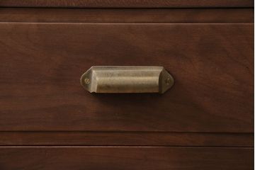 アンティーク家具　昭和初期　ストリップド(剥離)　槐(エンジュ)材　落ち着いた色合いが素敵なワードローブ(洋服タンス)(R-046047)