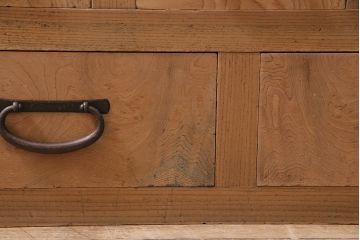 アンティーク家具　明治大正期　ストリップド(剥離)　前面ケヤキ材　年月を重ねた木肌が味わい深い戸棚(収納棚、和タンス)(R-046076)