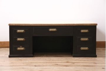 アンティーク家具　昭和初期　ストリップド(剥離)　栓材　バイカラーがおしゃれな戸棚付きの両袖机(文机、ローテーブル、センターテーブル)(R-046077)