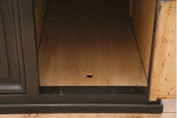 アンティーク家具　昭和初期　ストリップド(剥離)　栓材　バイカラーがおしゃれな戸棚付きの両袖机(文机、ローテーブル、センターテーブル)(R-046077)