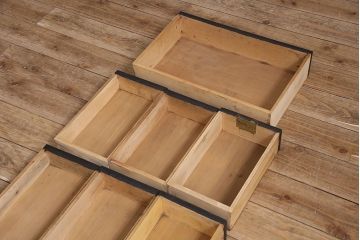 アンティーク家具　昭和初期　ストリップド(剥離)　栓材　バイカラーがおしゃれな戸棚付きの両袖机(文机、ローテーブル、センターテーブル)(R-046077)