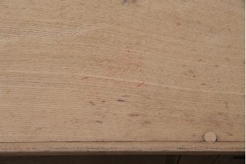 アンティーク家具　昭和初期　ストリップド(剥離)　栓材　バイカラーがおしゃれな戸棚付きの両袖机(文机、ローテーブル、センターテーブル)(R-046077)