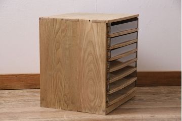 レトロ家具　ストリップド(剥離)　素朴な木味が魅力の昭和レトロな糸ケース(小引き出し)(R-046080)