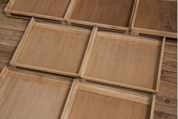 レトロ家具　ストリップド(剥離)　素朴な木味が魅力の昭和レトロな糸ケース(小引き出し)(R-046080)