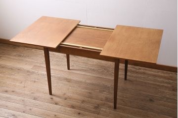 ヴィンテージ家具　北欧ビンテージ　チーク材　シンプルなエクステンションテーブル(ダイニングテーブル)(R-046087)