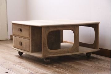 ヴィンテージ家具　ストリップド(剥離)　イギリスビンテージ　ERCOL(アーコール)　パンドラボックス　キャスター付きのコーヒーテーブル(ローテーブル)(R-046091)