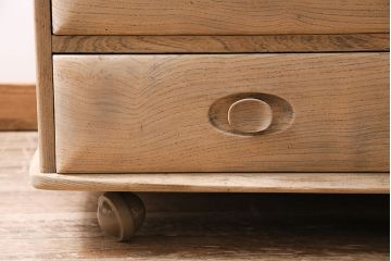 ヴィンテージ家具　ストリップド(剥離)　イギリスビンテージ　ERCOL(アーコール)　パンドラボックス　キャスター付きのコーヒーテーブル(ローテーブル)(R-046091)