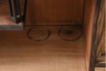 アンティーク家具　昭和初期　ストリップド(剥離)　個性的な杢目が目を引く茶箪笥(茶棚、飾り棚、収納棚)(R-046092)