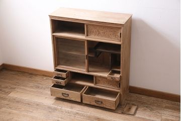 アンティーク家具　昭和初期　ストリップド(剥離)　個性的な杢目が目を引く茶箪笥(茶棚、飾り棚、収納棚)(R-046092)