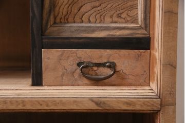 アンティーク家具　昭和初期　ストリップド(剥離)　個性的な杢目が目を引く茶箪笥(茶棚、飾り棚、収納棚)(R-046092)