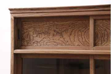 アンティーク家具　昭和初期　ストリップド(剥離)　個性的な杢目が目を引く茶箪笥(茶棚、飾り棚、収納棚)(R-046092)
