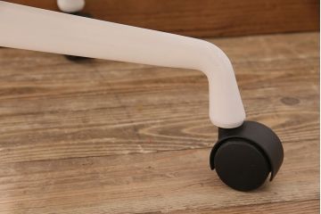 中古　Hermanmiller(ハーマンミラー社)　イームズアルミナムグループ　マネジメントチェア　アイボリーレザー　ホワイトフレーム　キャスター付(定価約31万円)(オフィスチェア、アームチェア、椅子)(R-046094)