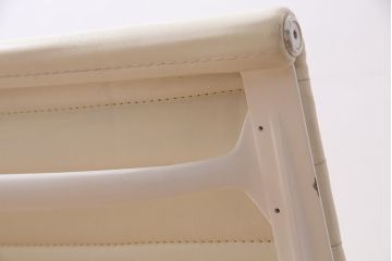 中古　Hermanmiller(ハーマンミラー社)　イームズアルミナムグループ　マネジメントチェア　アイボリーレザー　ホワイトフレーム　キャスター付(定価約31万円)(オフィスチェア、アームチェア、椅子)(R-046094)
