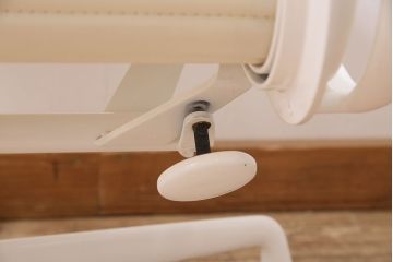 中古　Hermanmiller(ハーマンミラー社)　イームズアルミナムグループ　マネジメントチェア　アイボリーレザー　ホワイトフレーム　キャスター付(定価約31万円)(オフィスチェア、アームチェア、椅子)(R-046096)