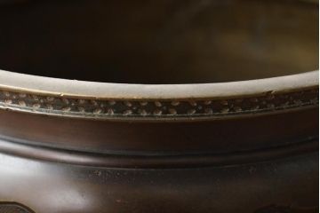 真鍮　麒麟・鳳凰・龍・亀・象の図　彫金　火鉢(鉢カバー、傘立て)(R-046099)