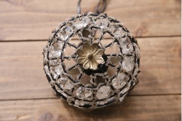 ヴィンテージ照明　イギリスビンテージ　真鍮　凝った装飾が華やかな印象を与える吊り下げ照明(天井照明)(R-046115)