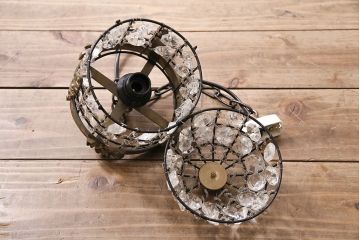 ヴィンテージ照明　イギリスビンテージ　真鍮　凝った装飾が華やかな印象を与える吊り下げ照明(天井照明)(R-046115)