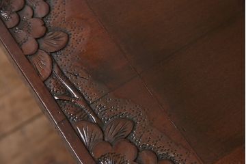 ヴィンテージ家具　伝統工芸　軽井沢彫り　サクラの彫刻をあしらった特大サイズの座卓(センターテーブル、ビンテージ)(R-046141)