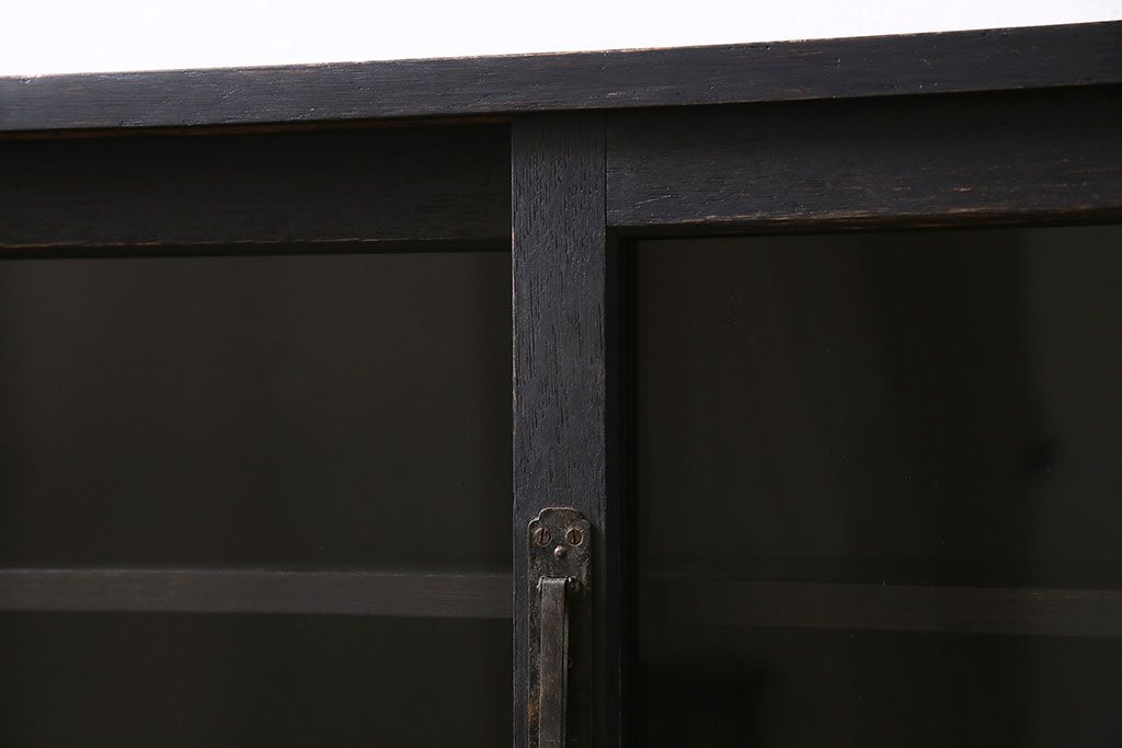 アンティーク家具　昭和初期　ペイント　マットブラックが格好良いシンプルな収納棚(戸棚、本棚)(R-046144)