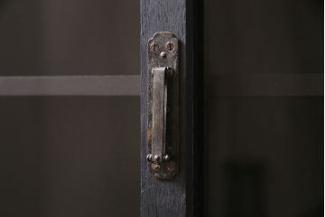 アンティーク家具　昭和初期　ペイント　マットブラックが格好良いシンプルな収納棚(戸棚、本棚)(R-046144)