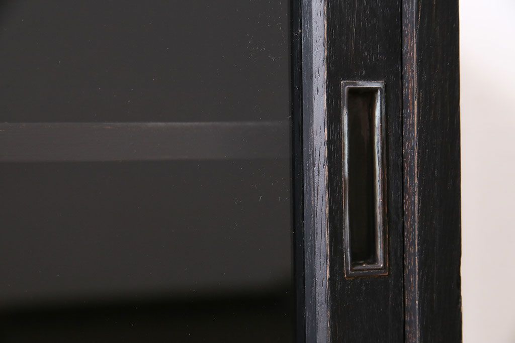 アンティーク家具　昭和初期　ペイント　マットブラックが格好良いシンプルな収納棚(戸棚、本棚)(R-046144)