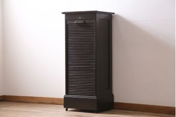 ヴィンテージ家具　イギリスビンテージ　HARRIS LEBUS社　オーク材製　シャッター式のファイリングキャビネット(ミュージックキャビネット、書棚)(R-046145)