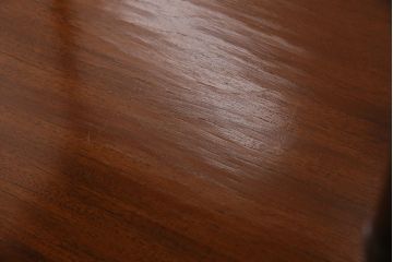 イギリスアンティーク　マホガニー　赤みがかった木肌が美しいシェルフ(棚、飾り棚)(R-046147)