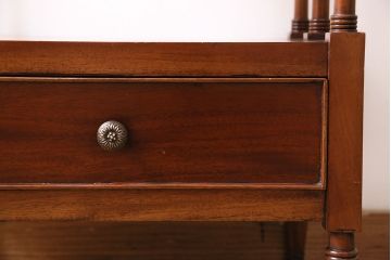 イギリスアンティーク　マホガニー　赤みがかった木肌が美しいシェルフ(棚、飾り棚)(R-046147)