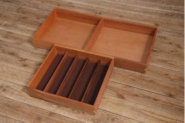 ヴィンテージ家具　北欧ビンテージ　G-PLAN(ジープラン)　チーク材　温かな雰囲気づくりにぴったりのサイドキャビネット(ダイニングボード、収納棚)(R-046152)