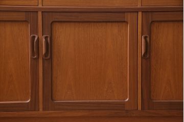 ヴィンテージ家具　北欧ビンテージ　G-PLAN(ジープラン)　チーク材　温かな雰囲気づくりにぴったりのサイドキャビネット(ダイニングボード、収納棚)(R-046152)