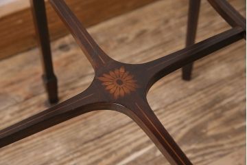 アンティーク家具　イギリスアンティーク　上手物　マホガニー材　象嵌細工　八角形の天板がお洒落なオケージョナルテーブル(サイドテーブル、花台、オーバルテーブル、カフェテーブル)(R-046153)