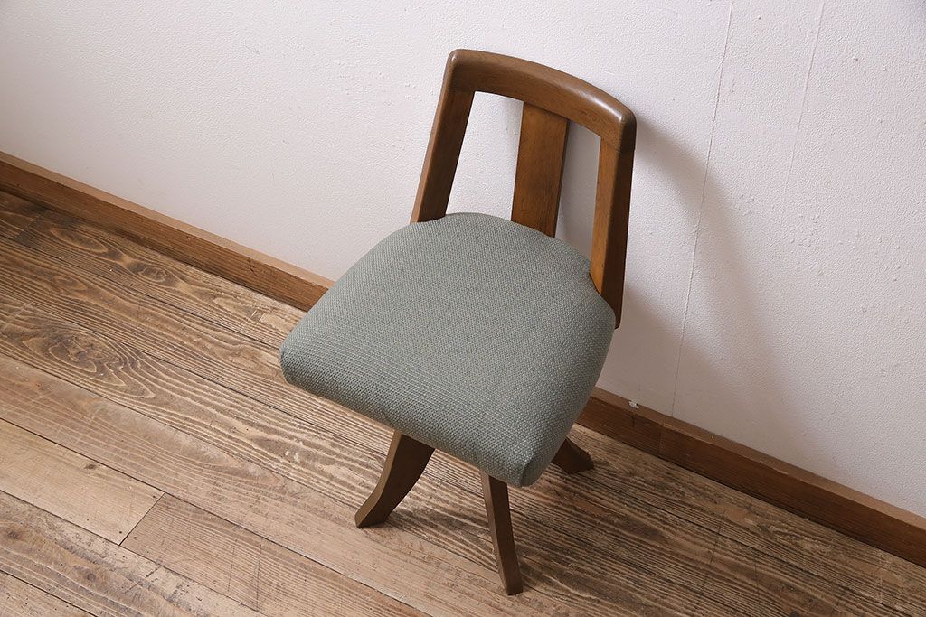 昭和レトロ　ナラ材　やさしい色合いの回転チェア(回転椅子、アームチェア、イス)(R-046155)